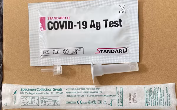 Nguoi dan su dung kit test COVID-19 tran lan la lang phi