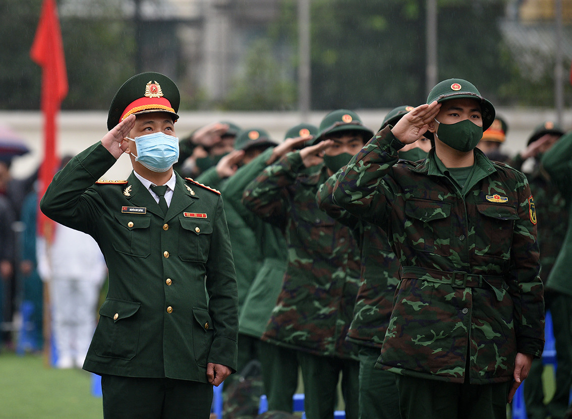 Sáng nay (16/2), hàng nghìn thanh niên ưu tú của Thủ đô đã lên đường nhập ngũ, làm nhiệm vụ bảo vệ Tổ quốc trong lễ giao nhận quân năm 2022.