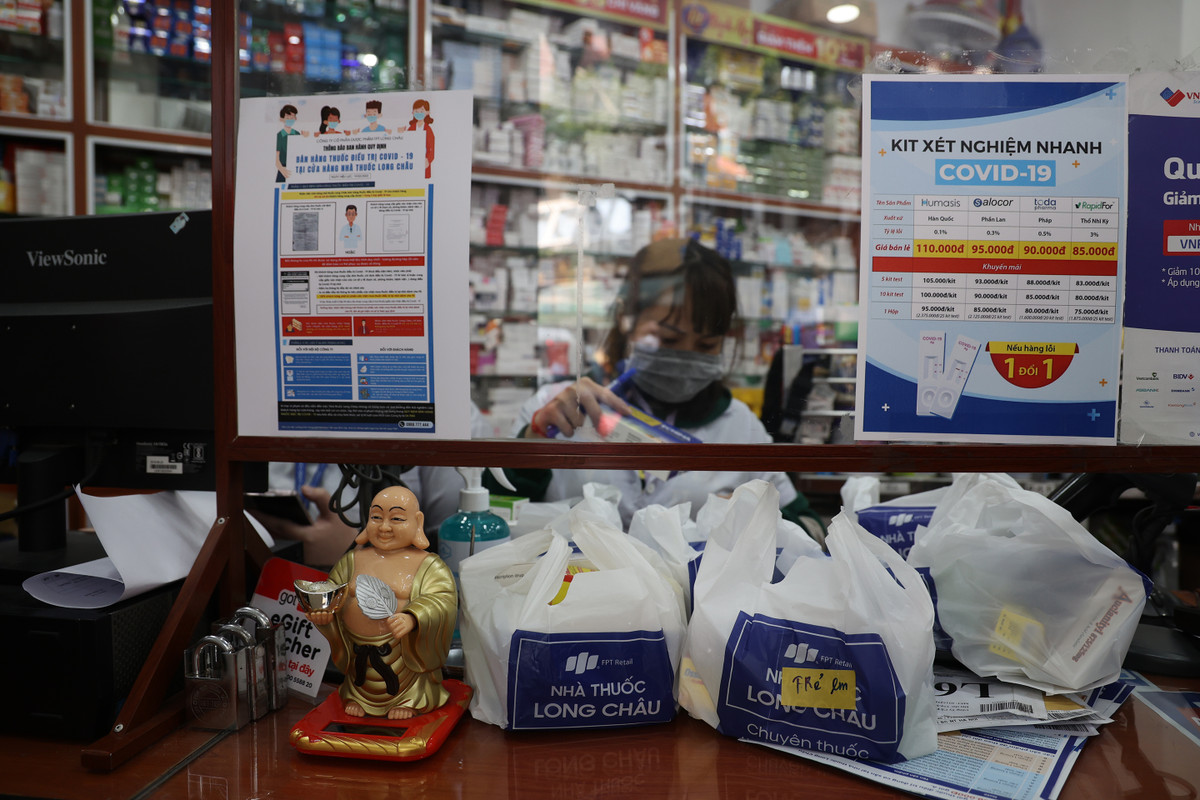 Qua kiểm tra, các cửa hàng có niêm yết giá đầy đủ, hàng hóa có nguồn gốc, nhãn mác. Các chủ cơ sở kinh doanh cũng cam kết tuân thủ nghiêm quy định của pháp luật, không tự ý tăng giá thuốc.