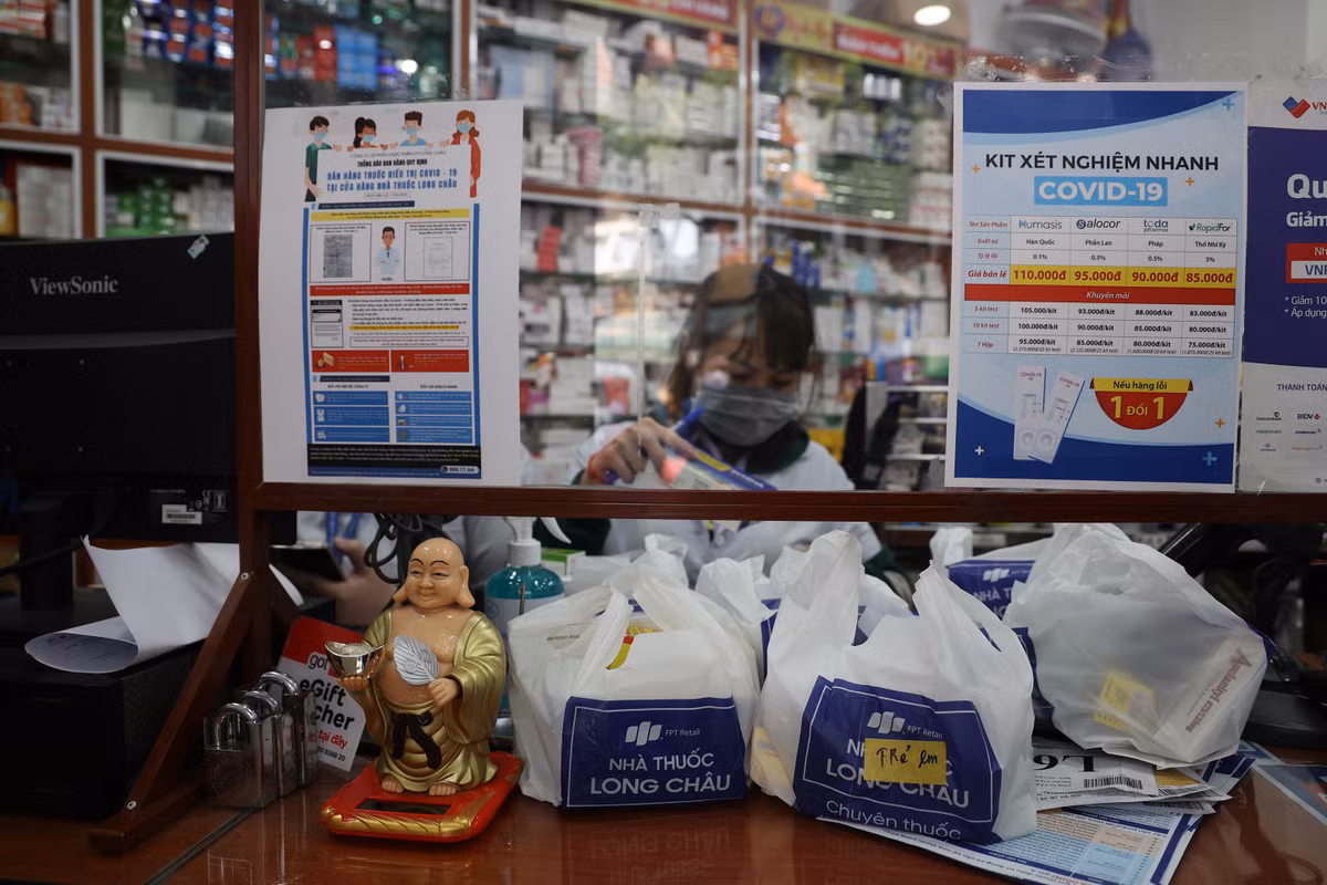 Qua kiểm tra, các cửa hàng có niêm yết giá đầy đủ, hàng hóa có nguồn gốc, nhãn mác. Các chủ cơ sở kinh doanh cũng cam kết tuân thủ nghiêm quy định của pháp luật, không tự ý tăng giá thuốc.