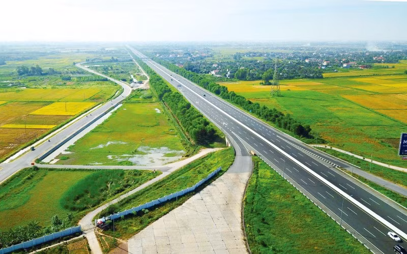 Cao toc Bac - Nam: Bo GTVT chon nha thau, khoi cong 12 du an vao cuoi nam