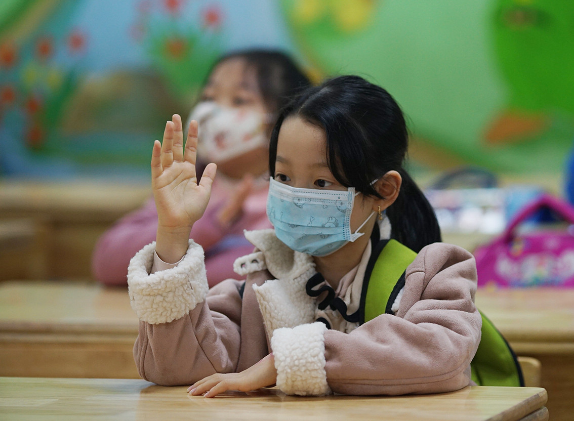 Nhà trường đã liên hệ để phụ huynh đến đón về.