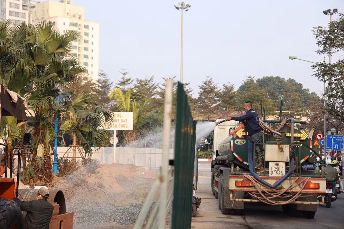 Đoạn tuyến nói trên sẽ điều chỉnh kích thước dải phân cách giữa hiện hữu có bề rộng trung bình từ 8m đến 11,5m thành 4,4m để mở rộng mặt đường.