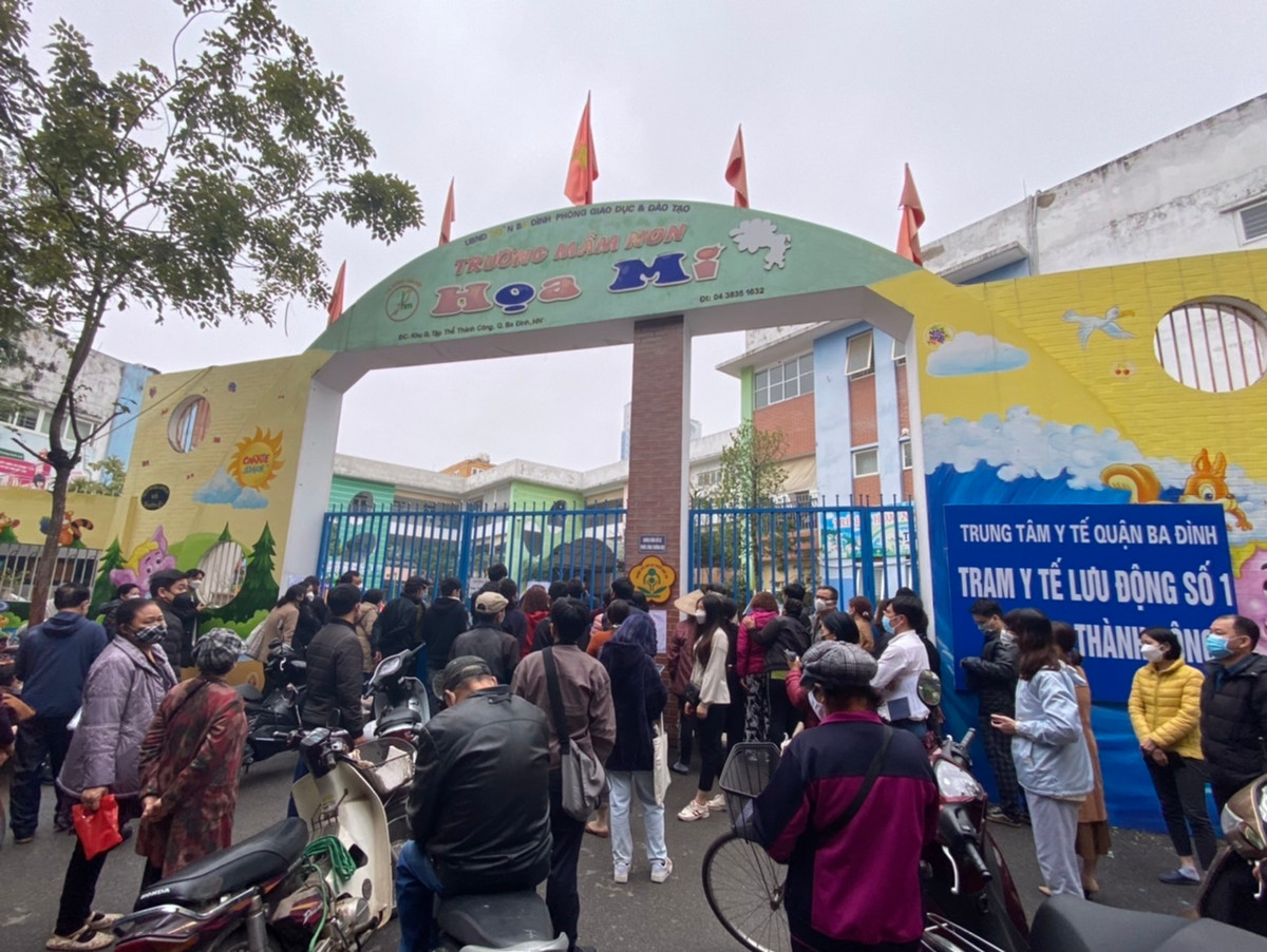 Theo thông báo vào cuối ngày 18/2, UBND phường Thành Công sẽ tổ chức thêm 2 ngày tiêm vắc-xin phòng COVID-19. Dự kiến vào ngày 23-24/2.