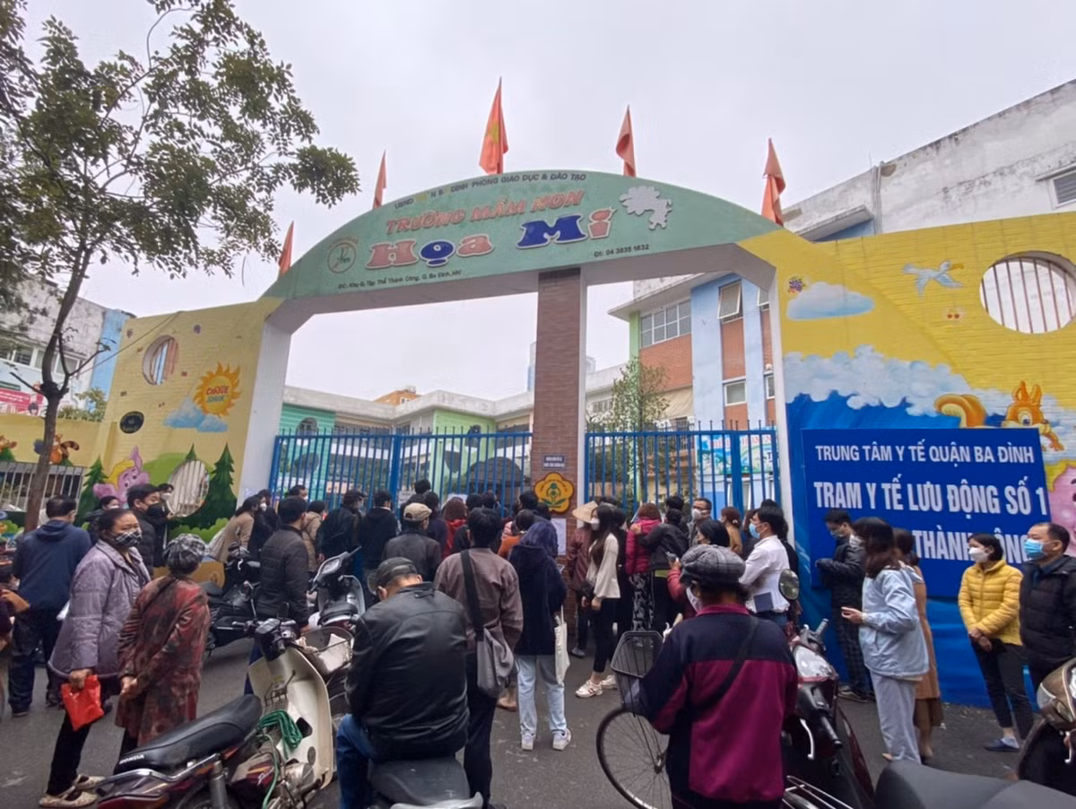 Theo thông báo vào cuối ngày 18/2, UBND phường Thành Công sẽ tổ chức thêm 2 ngày tiêm vắc-xin phòng COVID-19. Dự kiến vào ngày 23-24/2.