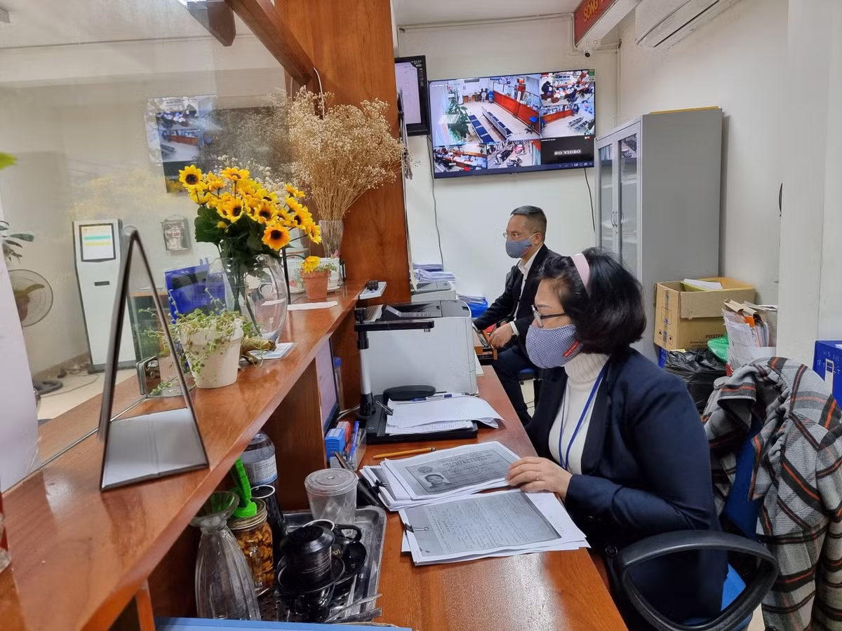 Dịch bệnh COVID-19 cũng khiến không khí trước và sau Tết của người dân Hà Nội rất khác biệt so với mọi năm.