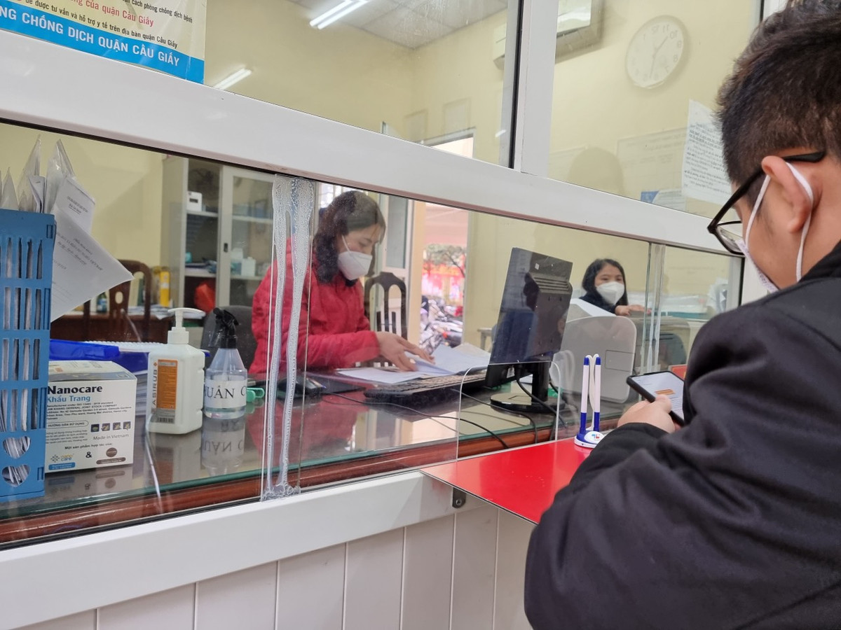 Mặc dù sau thời gian dài nghỉ Tết nhưng nhu cầu tới làm việc tại các phòng tiếp dân cấp phường của người dân Hà Nội vẫn chưa có.