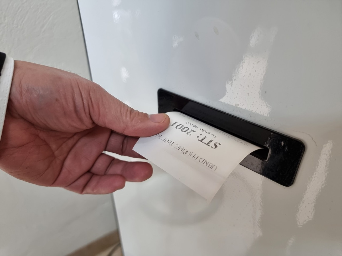 Trong sáng nay, Bí thư Thành uỷ Hà Nội Đinh Tiến Dũng cũng đã yêu cầu các cấp, các ngành tiếp tục đẩy mạnh cải cách hành chính, tập trung hỗ trợ doanh nghiệp phục hồi sản xuất.