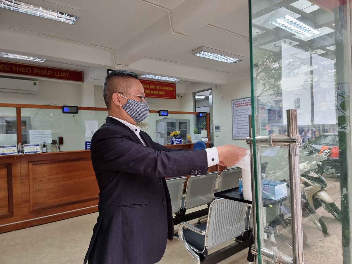 Bí thư Thành uỷ Hà Nội cũng yêu cầu tổ chức mở lại các dịch vụ trong đó có du lịch, các địa điểm tham quan, di tích văn hoá, tâm linh…