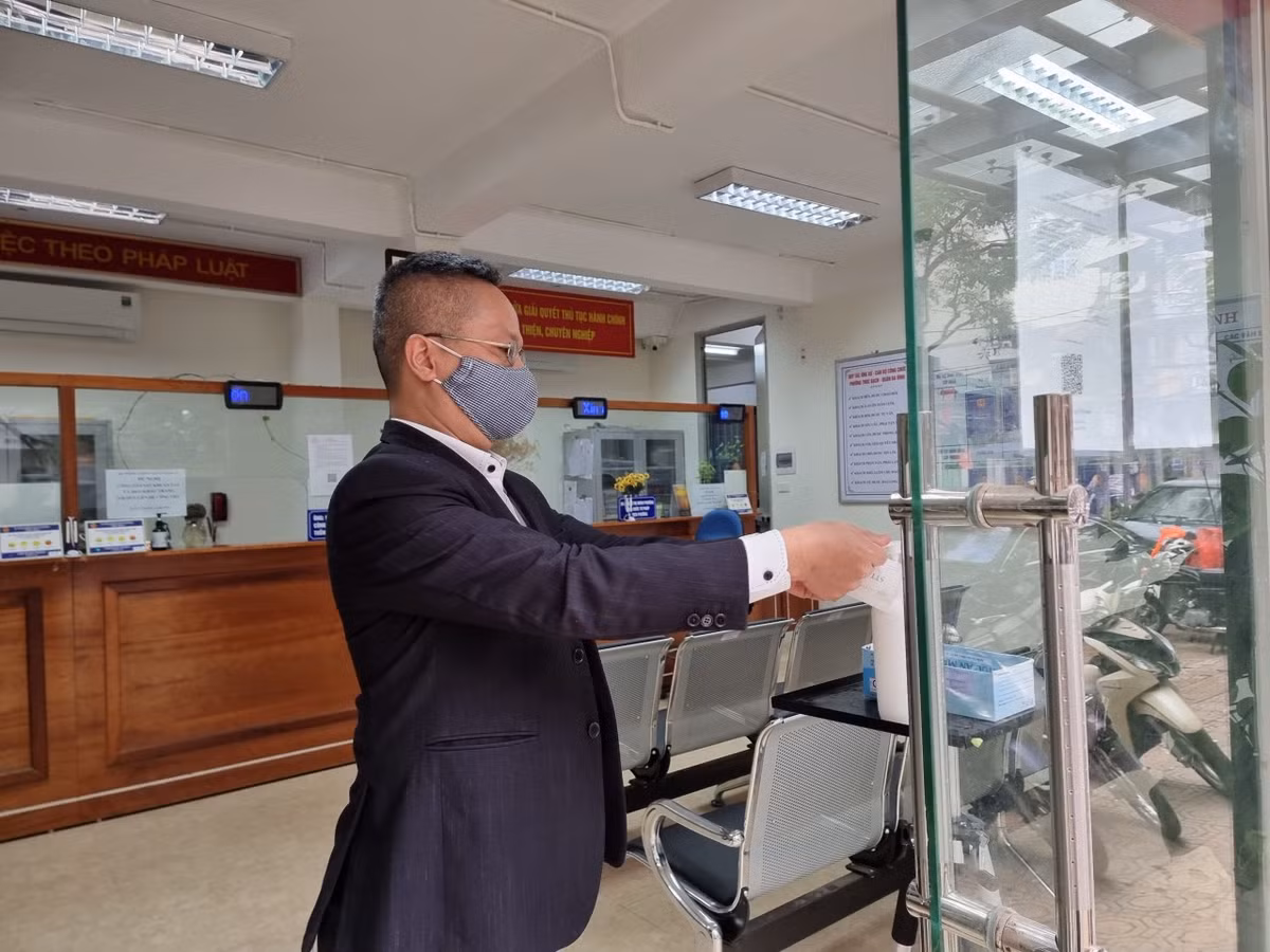 Bí thư Thành uỷ Hà Nội cũng yêu cầu tổ chức mở lại các dịch vụ trong đó có du lịch, các địa điểm tham quan, di tích văn hoá, tâm linh…