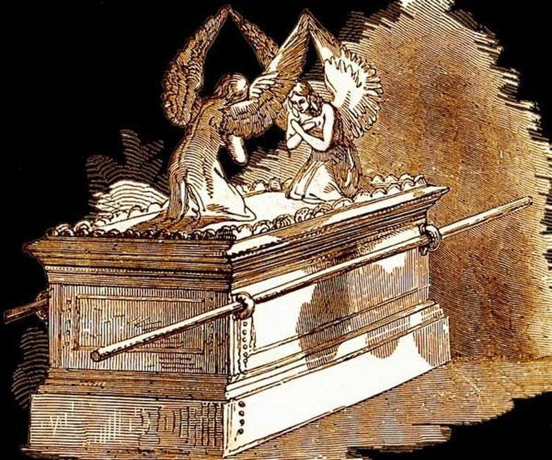 Theo truyền thuyết, thành phố Jerusalem, thủ đô của vương quốc Israel, nơi đặt điện thờ Solomon và cũng là nơi chiếc hòm được cất giữ, đã bị vây hãm và xâm chiếm bởi những người Babylon vào năm 607 trước Công nguyên. 70 năm sau, khi người dân Do Thái trở về đây để xây dựng lại thành phố thì chiếc hòm đã biến mất không tăm tích.