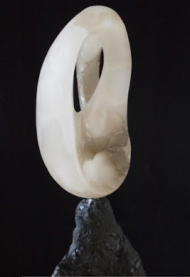 5. Ngọc vô cớ bị vỡ: Những đồ vốn gắn bó bấy lâu tự nhiên mà mất, hoặc đứt, vỡ đều ngụ ý về hoạ hạn. Tuy vậy nứt và vỡ mang nhiều ngụ ý khác nhau, trong trường hợp bị vỡ thì bạn và người nhà của bạn bị đe doạ về tính mạng an toàn.