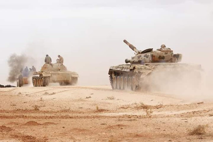 "Bên cạnh đó còn có một số lượng lớn các bệ phóng tên lửa kiểu cũ, súng cối, súng trường bán tự động và nhiều loại vũ khí hạng nhẹ khác, cũng như đạn dược và thiết bị quân sự", trang Sohu nêu rõ.