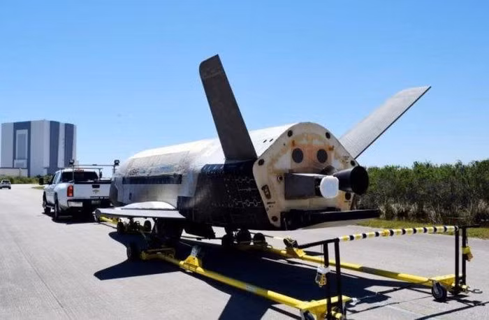 Tới năm 2006, không quân Mỹ công bố phiên bản X-37B.