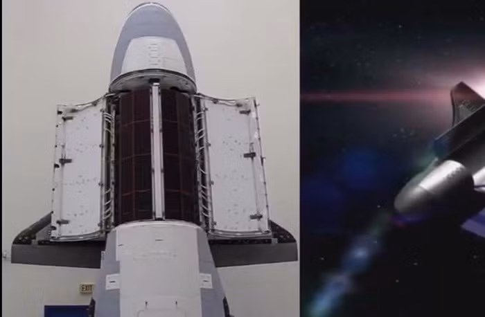 Đoạn video còn gồm cảnh X-37B đưa các tấm pin mặt trời ra ngoài khi hoạt động trên quỹ đạo.