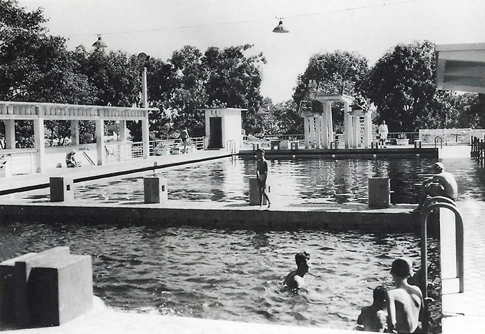 Khu vực chính của hồ bơi Đô Thành gồm hồ nhỏ và hồ lớn.