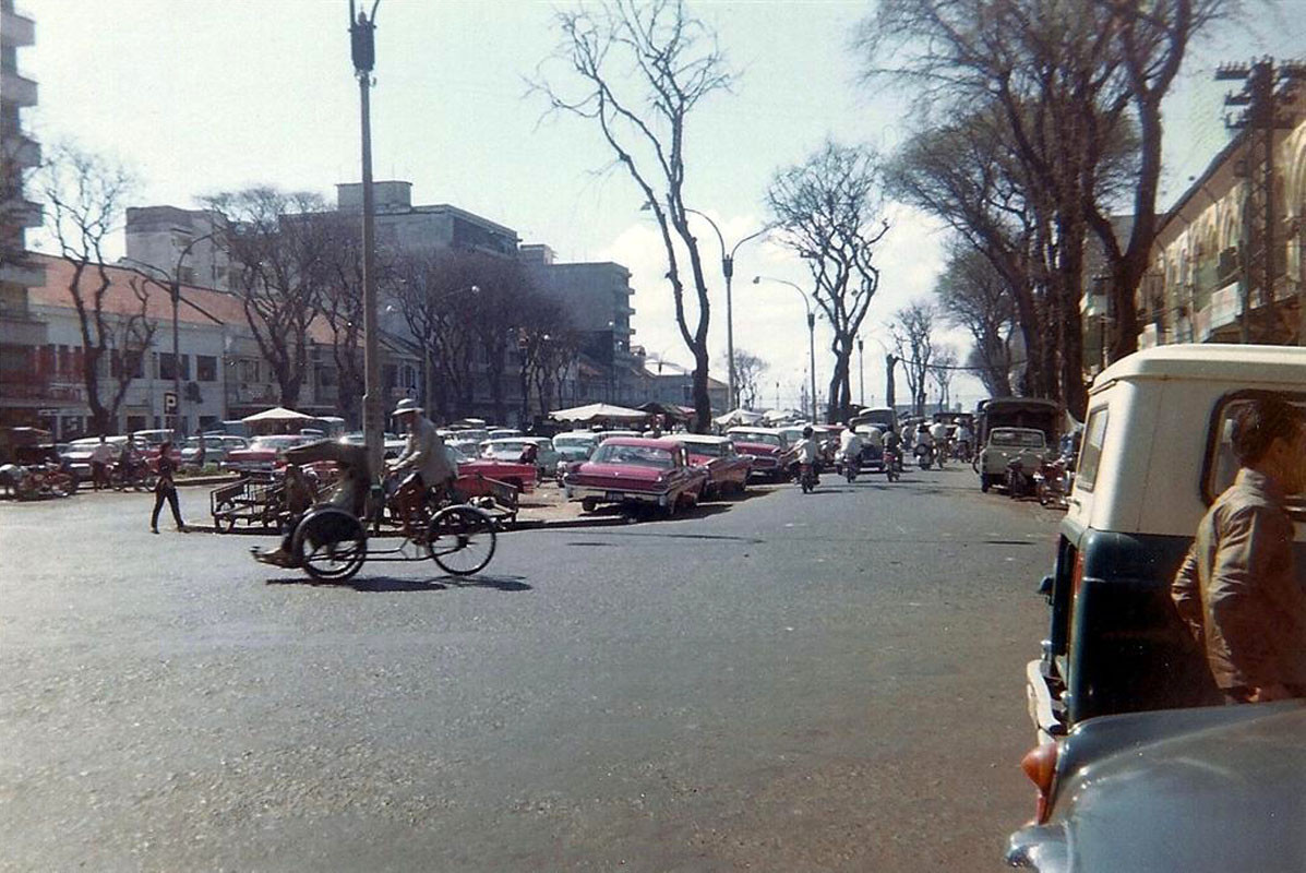 Từ đại lộ Nguyễn Huệ nhìn về phía bến Bạch Đằng. Ảnh: David Stromberger.