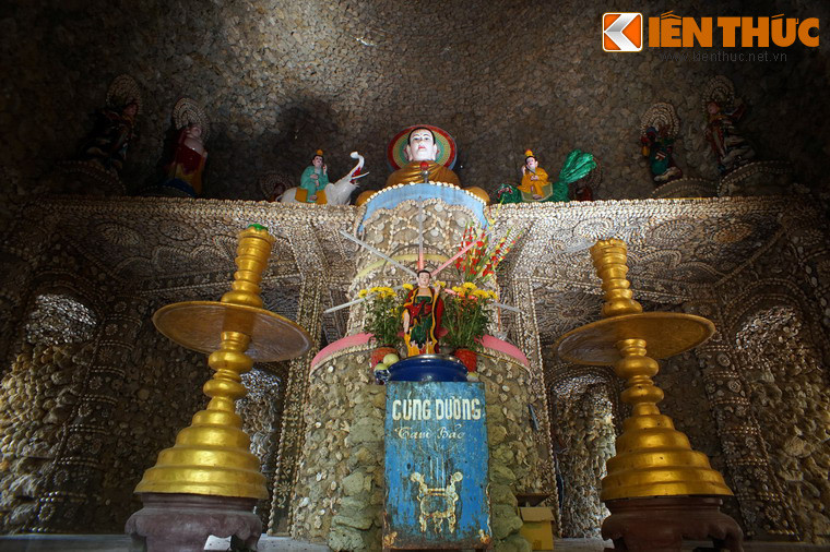 Nói về ý nghĩa của việc xây tháp Bảo Tích, Thượng tọa Thích Hồng Danh cho hay: “Lòng tháp hình tròn đồng tâm, tám cửa (bát chính đạo) thể hiện con đường khai mở rộng lớn, dẫn đến Niết Bàn...".