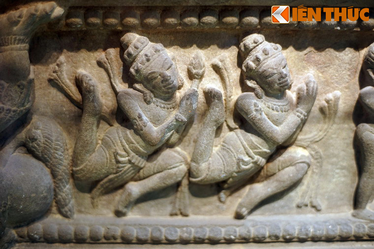 Đặc biệt, các chi tiết nghệ thuật trên búi tóc, trang sức, y phục và dáng điệu của các vũ nữ trên đài thờ Trà Kiệu đạt tính chất điển hình để khái quát, khi nghiên cứu so sánh các phong cách nghệ thuật Chăm Pa và các nước Đông Nam Á...