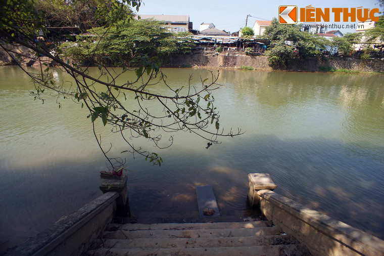 Toàn bộ dòng sông dài khoảng 30km, khởi đầu từ sông Hương đoạn cuối cồn Dã Viên, chảy qua địa phận thành phố Huế, thị xã Hương Thủy rồi đổ vào phá Hà Trung.