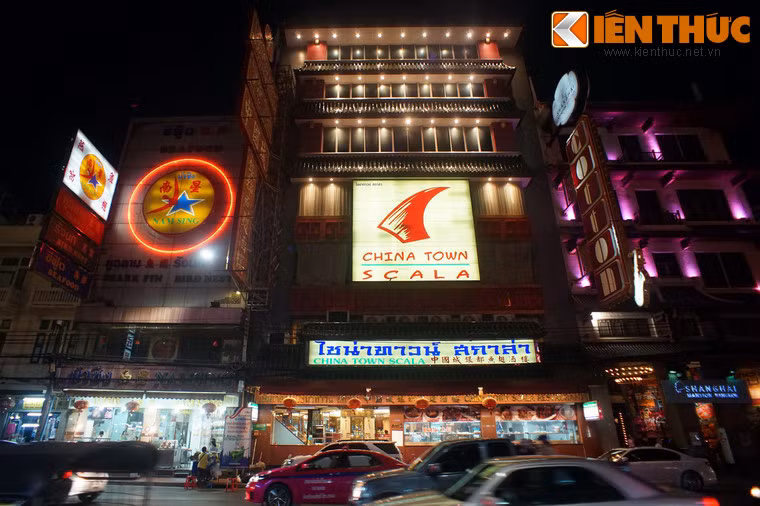 Chính phủ Thái Lan đã quảng bá rất mạnh mẽ cho khu Phố Tàu, góp phần giúp cho nơi này trở thành một trong nhứng điểm du lịch thu khách hàng đầu Bangkok, đóng góp một phần không nhỏ cho thu nhập của ngành du lịch Thái Lan.