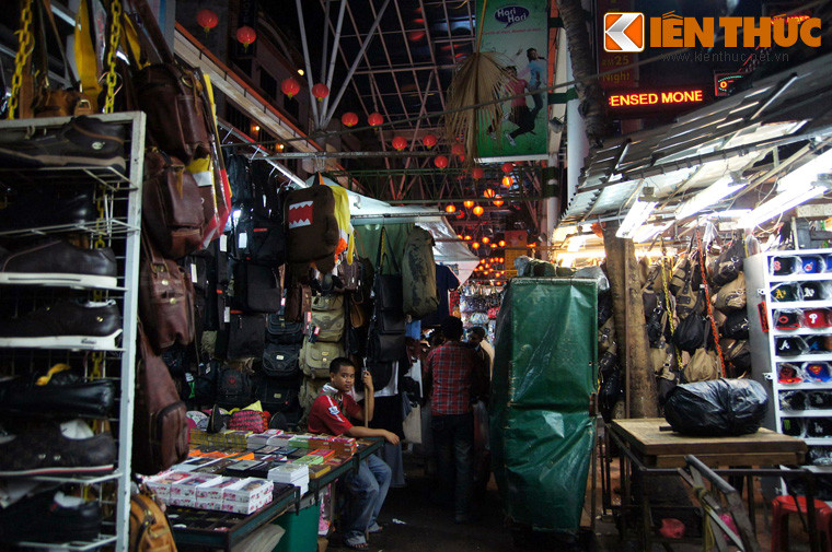 Ngày nay, Petaling xuất hiện trên bản đồ du lịch như một địa điểm phải ghé thăm ở Kuala Lumpur. Đây được coi là một thiên đường hàng nhái và là nơi lý tưởng nhất để thưởng thức các món ăn truyền thống Trung Hoa ở thành phố này.