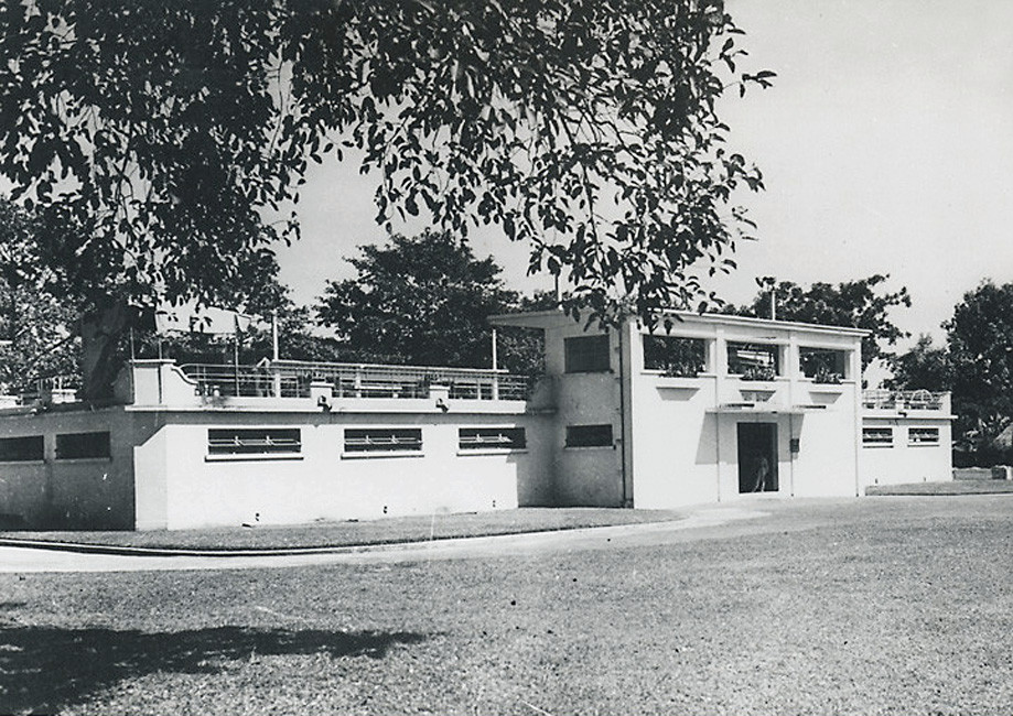 Toàn cảnh hồ bơi Đô Thành nhìn từ phía ngoài, Sài Gòn năm 1949.