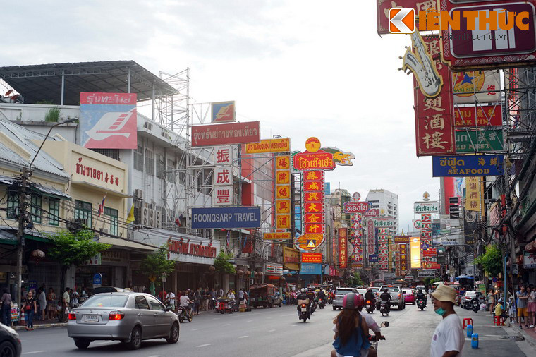 Thuộc địa phận quận Samphanthawong, khu Chinatown hay Phố Tàu Bangkok là nơi cư trú và làm ăn rất sầm uất của cộng đồng người Hoa ở trung tâm thủ đô Bangkok của Thái Lan.