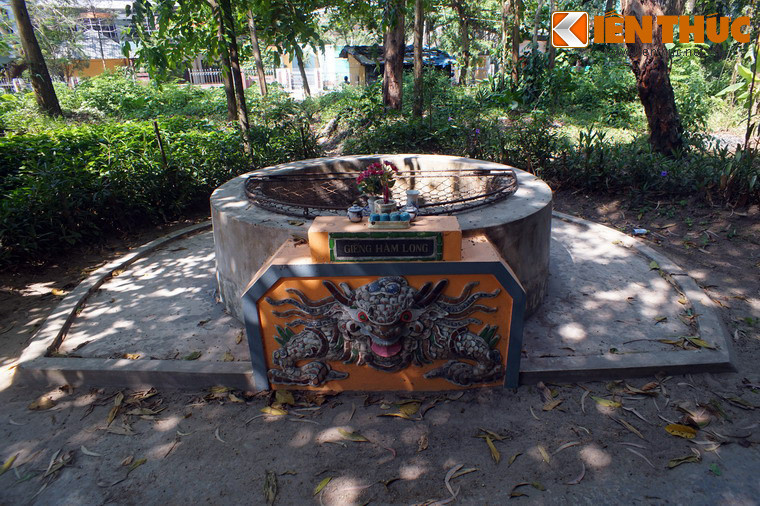 Do quan niệm từ xa xưa, ngày nay người dân ở Huế không lấy nước giếng Hàm Long để sử dụng.