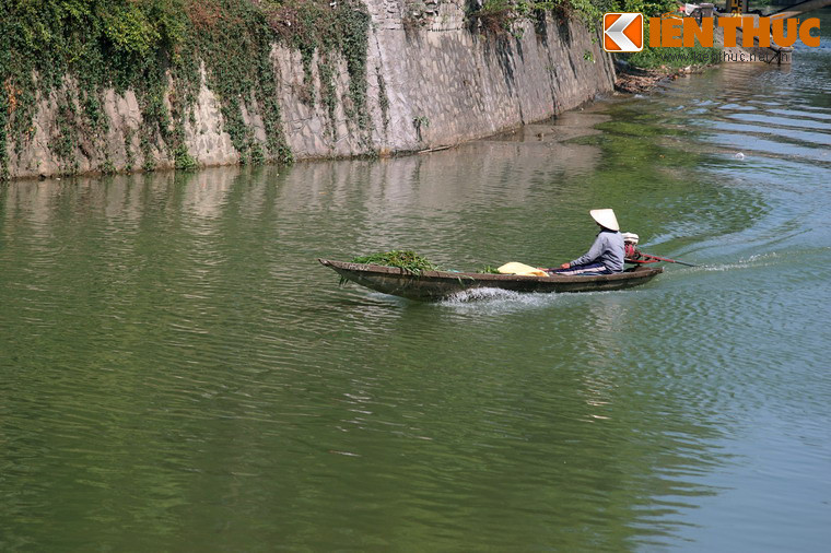 Sông An Cựu nổi tiếng với hiện tượng “nắng đục, mưa trong” trái ngược với các dòng sông thông thường. Hiện tượng này gắn với một truyền thuyết nhuốm màu huyền bí của xứ Huế.