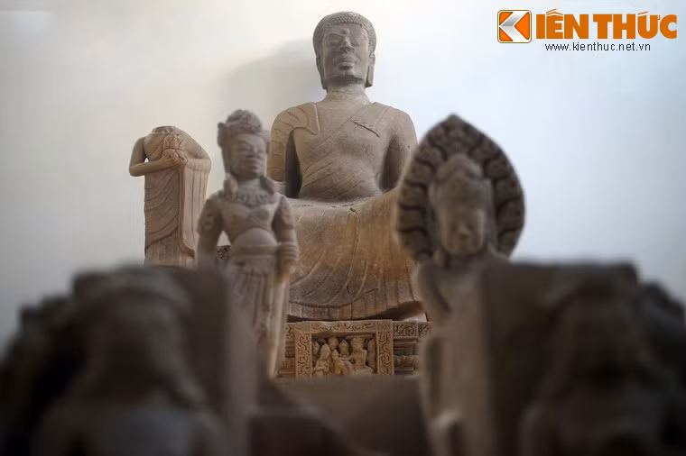 Tại khu vực tìm thấy thân tượng, các nhà khảo cổ cũng đào được hai đầu tượng có kích thước tương xứng với thân tượng và công việc lắp ghép các bộ phận của tượng Phật đã được thử nghiệm tại hiện trường khảo cổ.