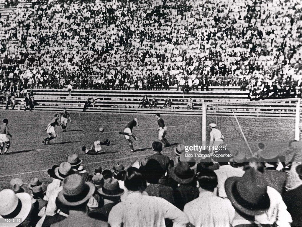 Khung cảnh nhìn từ khán đài trong trận khai mạc World Cup 1934 giữa Italia và Mỹ ngày 27/5 ở Roma. Italia thắng đậm trận này với tỉ số 7/1. Ảnh: Getty.