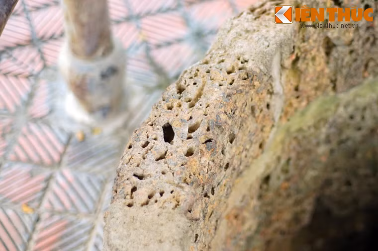 Sau khi dấy nghĩa, Bắc Bình Vương Nguyễn Huệ đã chủ trì nhiều cuộc luận bàn chuyện quốc sự cùng văn thần võ tướng quanh cây me, giếng nước. Vì vậy, đây là những chứng tích gắn liền với sự nghiệp của nhà Tây Sơn.