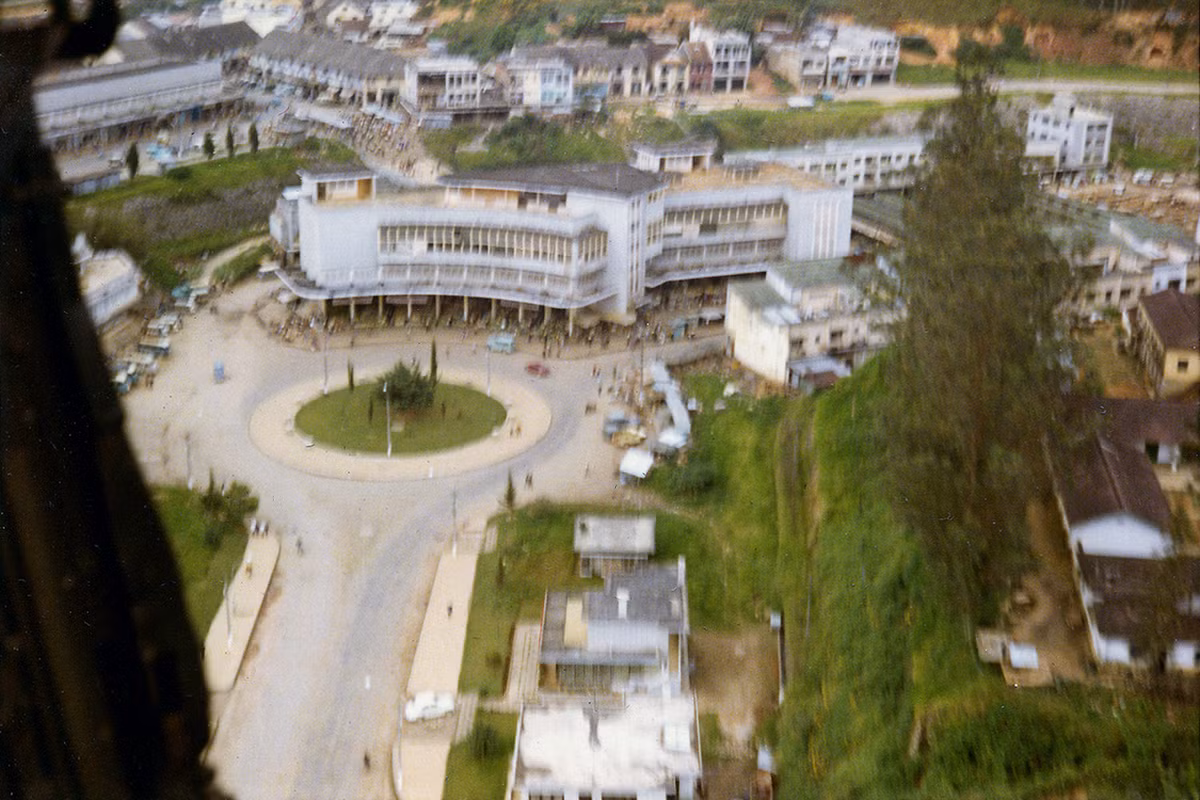 Chợ Đà Lạt nhìn từ máy bay. Ảnh: Tom Petersen.
