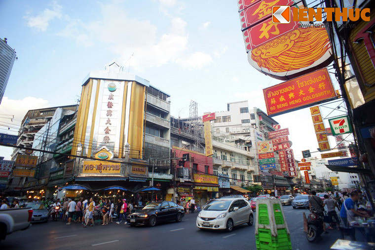 Kể từ thời điểm đó, đường Yaowarat đã trở thành linh hồn của khu Phố Tàu Bangkok.