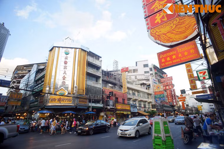 Kể từ thời điểm đó, đường Yaowarat đã trở thành linh hồn của khu Phố Tàu Bangkok.