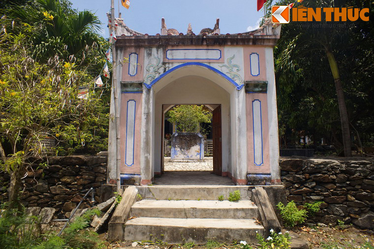 Kể từ khi được xây dựng đến nay, chùa đã trải qua nhiều lần trùng tu. Cổng chùa là công trình có từ thời nhà Nguyễn, có kiến trúc khá độc đáo vì không phải là dạng tam quan như đa phần các ngôi chùa Việt khác.