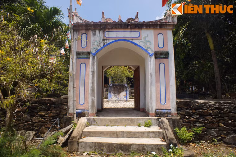 Kể từ khi được xây dựng đến nay, chùa đã trải qua nhiều lần trùng tu. Cổng chùa là công trình có từ thời nhà Nguyễn, có kiến trúc khá độc đáo vì không phải là dạng tam quan như đa phần các ngôi chùa Việt khác.