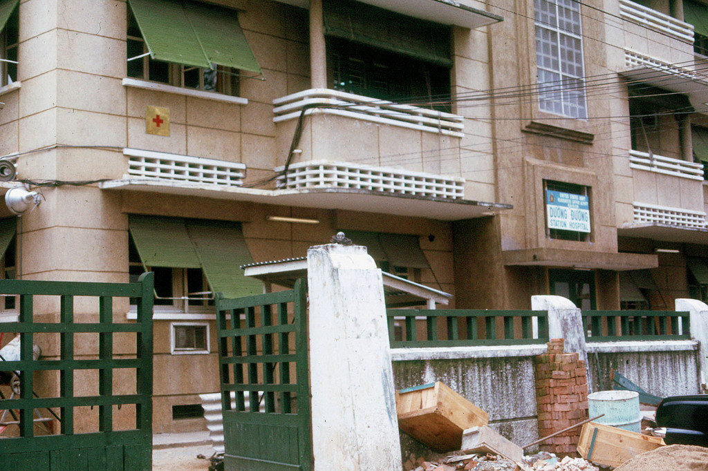 Bệnh viện Hải Quân Mỹ trên đường Trần Hưng Đạo, đối diện khách sạn Metropole. Ảnh: 11thrru.org.