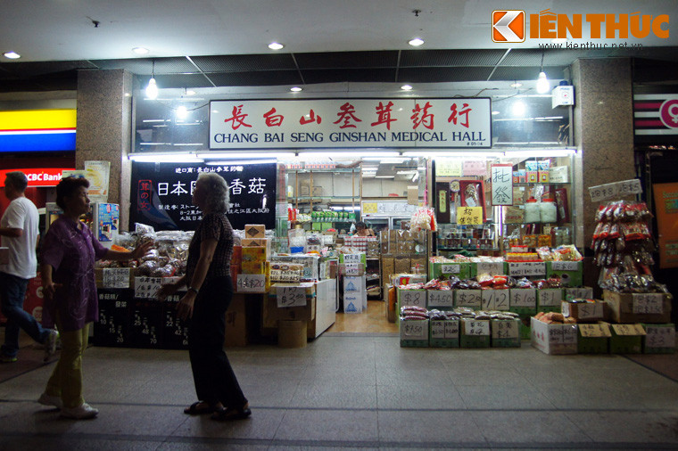 Theo dòng thời gian, Phố Tàu Singapore có bốn tiểu khu được phát triển: Telok Ayer - những năm 1820; Kreta Ayer - những năm 1830; Bukit Pasoh - đầu những năm 1900 và Tanjong Pagar - những năm 1920.