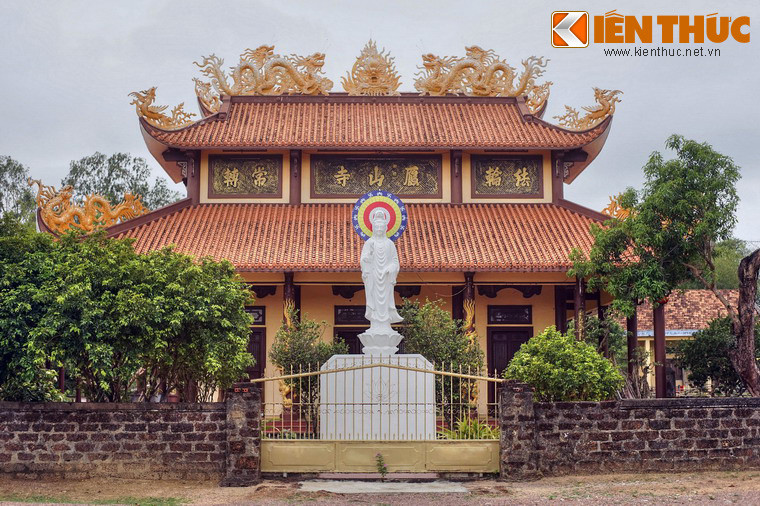 Chùa Nhạn Sơn được những thế hệ đầu tiên của người Việt di cư đến Bình Định góp công sức xây lên để đáp ứng nhu cầu tâm linh. Ban đầu chùa chỉ là một ngôi chùa làng lụp xụp. Đến thế kỷ 16 Hòa thượng Thích Chí Mẫn mới cho đại trùng tu lại ngôi chùa và đặt tên là chùa Nhạn Sơn.