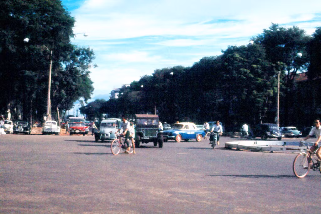 Trên đại lộ Nguyễn Huệ. Ảnh: 11thrru.org.