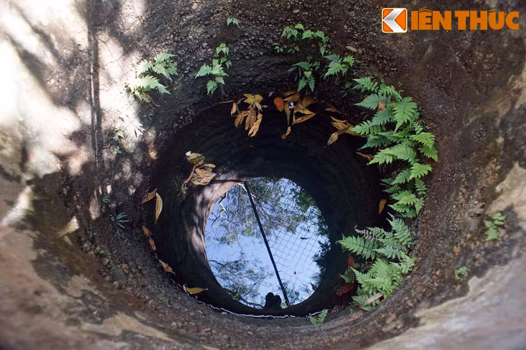 Theo lời người dân địa phương, giếng hàm long quanh năm không bao giờ cạn dù là giữa mùa khô hạn. Nước giếng bốn mùa đều trong xanh, mùa đông ấm áp, mùa hè thì mát lạnh sảng khoái.