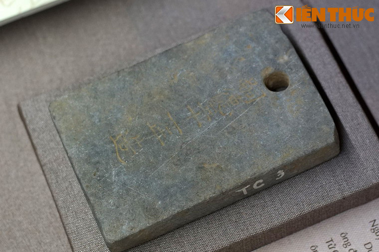 Câu chuyện bắt đầu từ năm 1806, khi vua Gia Long cho xây dựng đàn Nam Giao để tế trời đất tại phía Nam kinh thành Huế. Ảnh: Thẻ bài của Thị giảng học sĩ sung quản Hàn Lâm Viện Nguyễn Tư Giản, năm Tự Đức thứ 31 (1878).