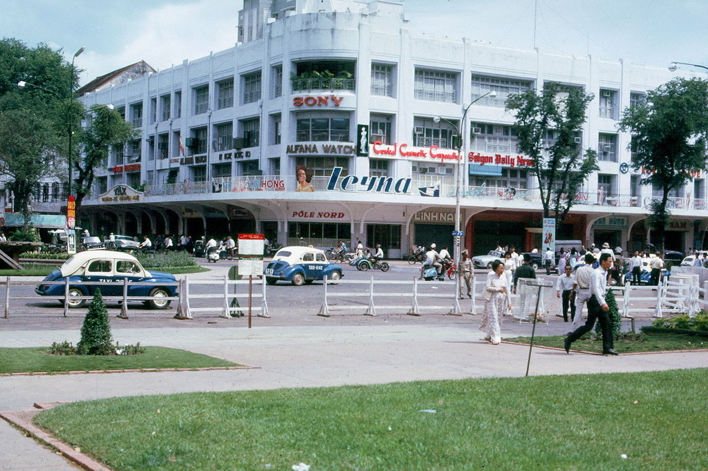 Thương xá TAX ở Sài Gòn năm 1965. Ảnh: 11thrru.org.