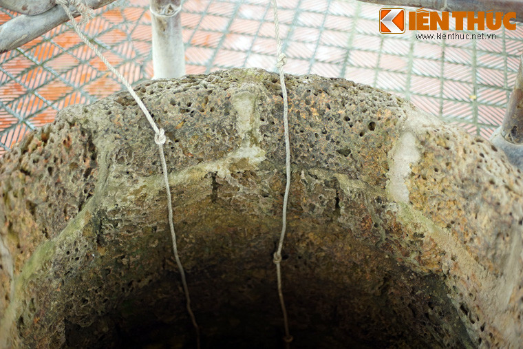 Qua nhiều thế hệ, người dân trong vùng vẫn lưu truyền những câu chuyện về tuổi thơ của ba anh em nhà Tây Sơn gắn với giếng nước, với cây me trước sân nhà. Suốt thuở thiếu thời, ngày ngày anh em Tây Sơn tam kiệt luyện võ dưới gốc me, khi mệt thì ngồi quanh giếng nước nghỉ ngơi.