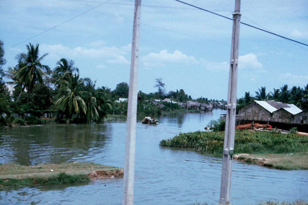 Rạch Cầu Bông nhìn từ Cầu Mới. Ảnh: 11thrru.org.