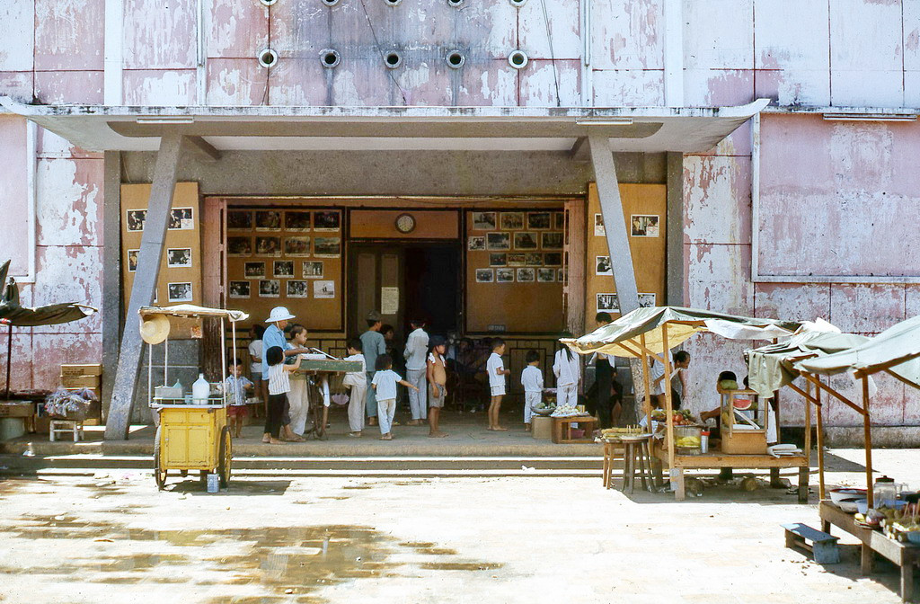 Rạp chiếu bóng Vũng Tàu. Ảnh: Terry Maher.