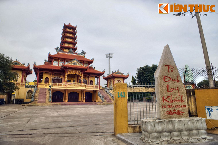 5. Tọa lạc tại số 141 đường Trần Cao Vân, phường Lê Lợi, thành phố Quy Nhơn, chùa Long Khánh là một trung tâm Phật giáo lớn của tỉnh Bình Định. Theo sử sách, chùa được xây dựng từ dưới thời vua Lê Dụ Tông, thế kỷ 18.