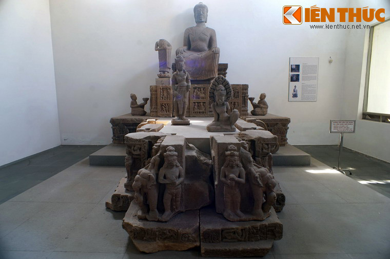 Ngược dòng lịch sử, bức tượng được phát hiện trong cuộc khai quật khảo cổ năm 1902 tại Phật viện Đồng Dương - di tích Phật giáo lớn và quan trọng bậc nhất của vương quốc Chăm Pa.